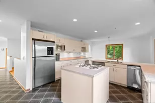 18 Spice Bush Ln, Branford, CT 06405 - Photo 20