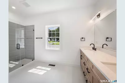 180 Bee Street, Meriden, CT 06450 - Photo 24