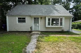 97 E Burnham St, Bloomfield, CT 06002 - Photo 4