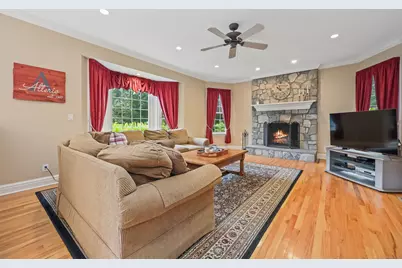 28 Sunnyview Drive, Redding, CT 06896 - Photo 12