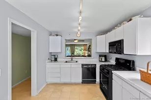 2 Mansfield Grove Rd, East Haven, CT 06512 - Photo 12