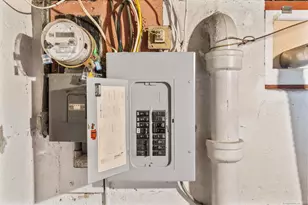 29 Haywood Ln, Hamden, CT 06514 - Photo 24