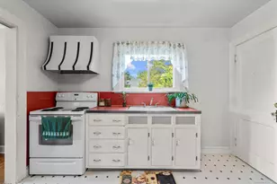 29 Haywood Ln, Hamden, CT 06514 - Photo 10