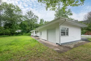 52 Clover Cir, Hamden, CT 06514 - Photo 4