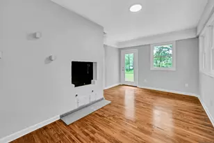 52 Clover Cir, Hamden, CT 06514 - Photo 12