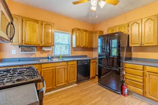 14 Main St, East Hampton, CT 06424 - Photo 10