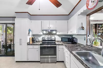 66 Loftus Circle, Bridgeport, CT 06606 - Photo 16