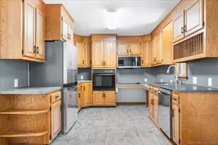 98 South Rd, Bozrah, CT 06334 - Photo 10