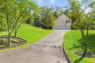 81 Valley Stream Ln, Southbury, CT 06488 - Photo 6