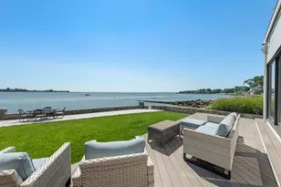 22 Ocean Dr N, Stamford, CT 06902 - Photo 4