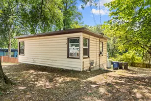 18 Hilltop Rd, New Haven, CT 06515 - Photo 6