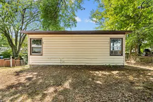 18 Hilltop Rd, New Haven, CT 06515 - Photo 8