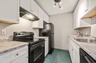 1 Russell St, Middletown, CT 06457 - Photo 2