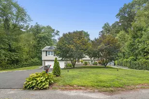 40 Winthrop Pl, Monroe, CT 06468 - Photo 4
