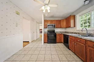 67 Barrington Ln, Waterbury, CT 06708 - Photo 10