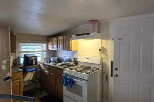 27 Allen Pl, Hartford, CT 06106 - Photo 6