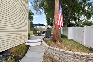 170 Lakeview Ave, Hamden, CT 06514 - Photo 26