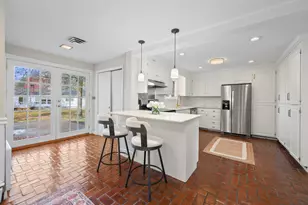 11 Rye Ridge Pkwy, West Hartford, CT 06117 - Photo 2