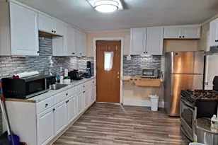 105 Camptown Ave, Derby, CT 06418 - Photo 6