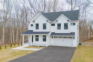 2 Brookview Heights Ct, Shelton, CT 06484 - Photo 2