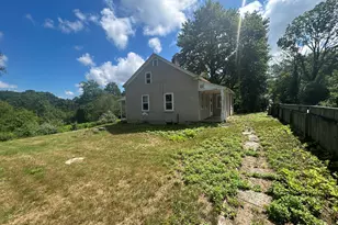 34 Beacon Rd, Bethany, CT 06524 - Photo 4