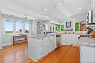 132 Merrimac Dr, Trumbull, CT 06611 - Photo 16