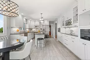 132 Merrimac Dr, Trumbull, CT 06611 - Photo 2