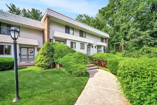 9 Bayberry Ct, Cromwell, CT 06416 - Photo 2