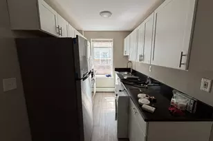 225 Golden Hill St, Bridgeport, CT 06604 - Photo 8