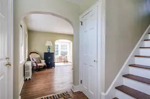 33 Washington Ave, Woodbury, CT 06798 - Photo 2