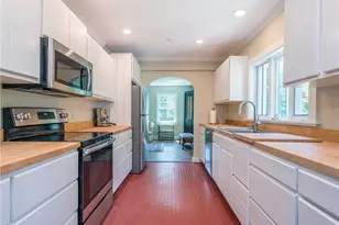 33 Washington Ave, Woodbury, CT 06798 - Photo 8