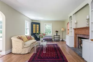 33 Washington Ave, Woodbury, CT 06798 - Photo 4