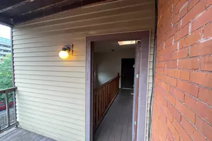 34 Essex St, Hartford, CT 06114 - Photo 20