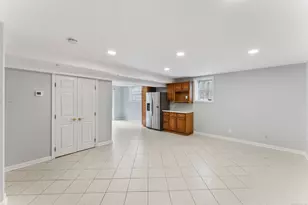 4 Dover Cir, Newtown, CT 06470 - Photo 8