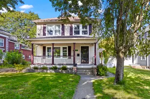 132 Grove St, Putnam, CT 06260 - Photo 2