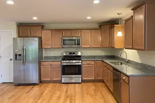 137 Webster Ln, Middletown, CT 06457 - Photo 2