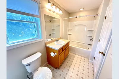 90 South Main Street, East Windsor, CT 06088 - Photo 16