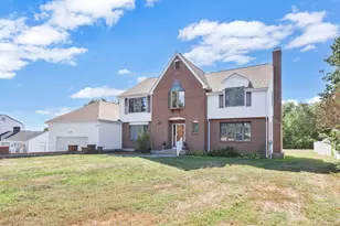 208 Highmeadow Ln, Middletown, CT 06457 - Photo 2