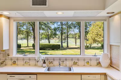 111 Bloomfield Avenue, West Hartford, CT 06105 - Photo 18