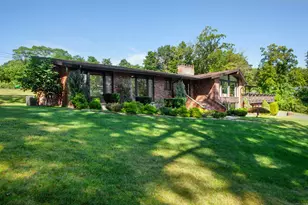 124 High Ridge Rd, West Hartford, CT 06117 - Photo 2