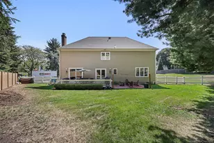 305 S Gate Ln, Fairfield, CT 06890 - Photo 34