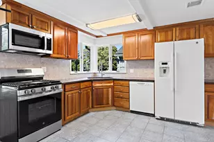119 Bowman Dr, Greenwich, CT 06831 - Photo 10