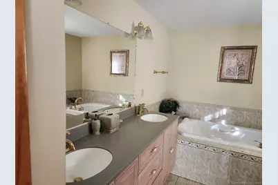21 Brookview Avenue, Wallingford, CT 06492 - Photo 8