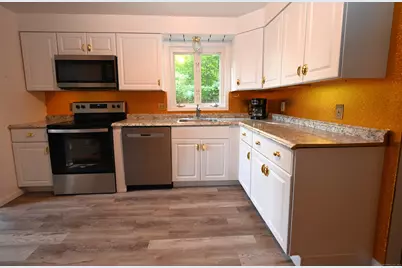 124 Holly Hill Drive, Montville, CT 06382 - Photo 18