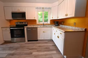 124 Holly Hill Dr, Montville, CT 06382 - Photo 18