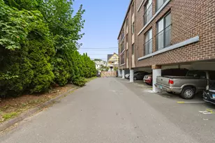 393 Laurel Ave, Bridgeport, CT 06605 - Photo 32