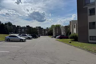 123 Burgundy Hill Ln, Middletown, CT 06457 - Photo 2