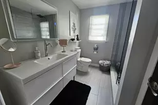 2 F St, Derby, CT 06418 - Photo 8