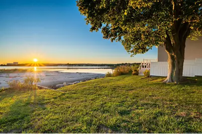 25 Division Street, Waterford, CT 06385 - Photo 2