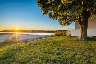 25 Division St, Waterford, CT 06385 - Photo 2